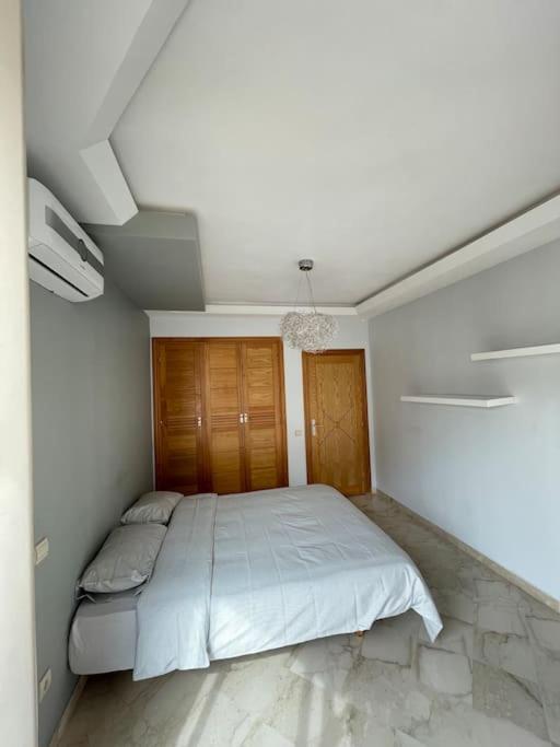 Big Luxury Near Airport Apartment *