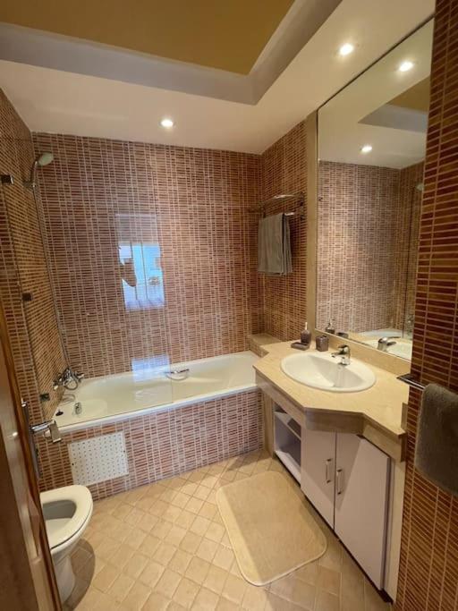 Big Luxury Near Airport Apartment *