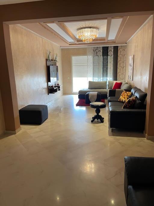 Big Luxury Near Airport Apartment